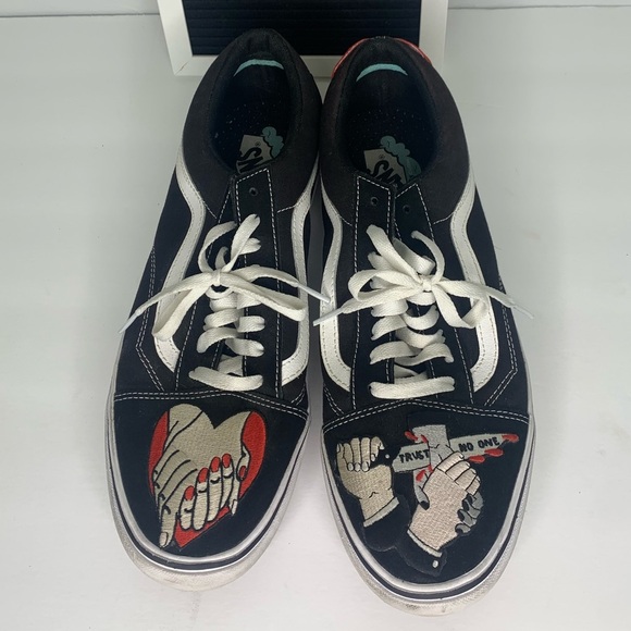 Vans Comfy Cush Low Rise Black Classic Shoes W/ Embroidered Patches Size 13 - Picture 2 of 12